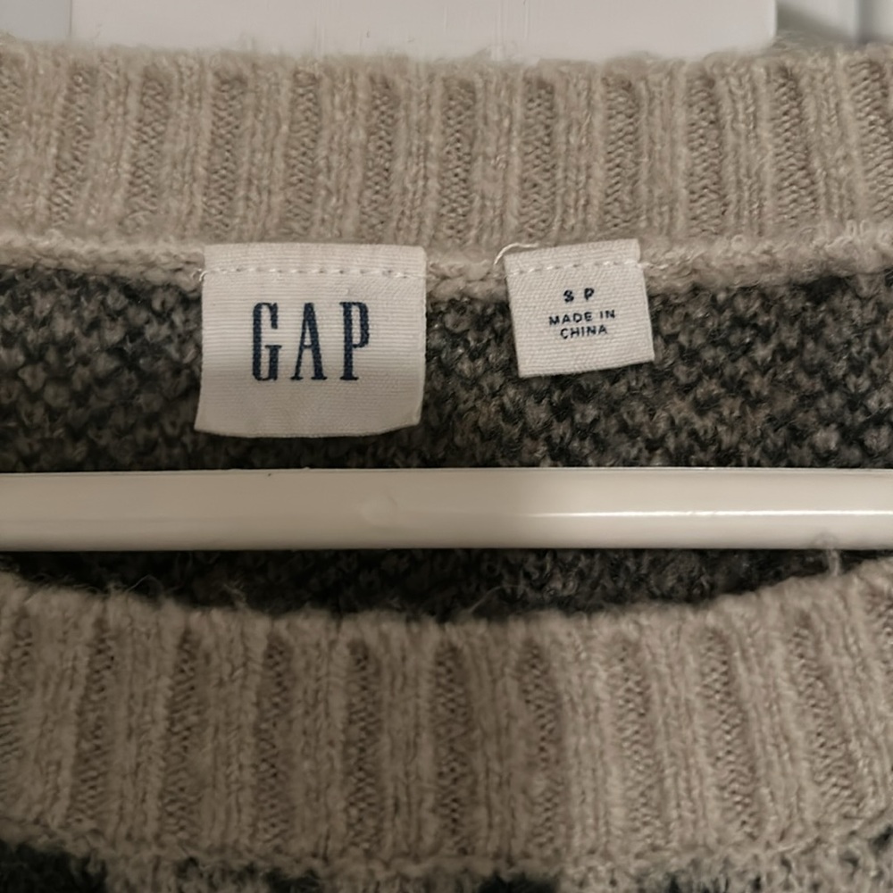 GAP Sweater - Picture 2 of 2
